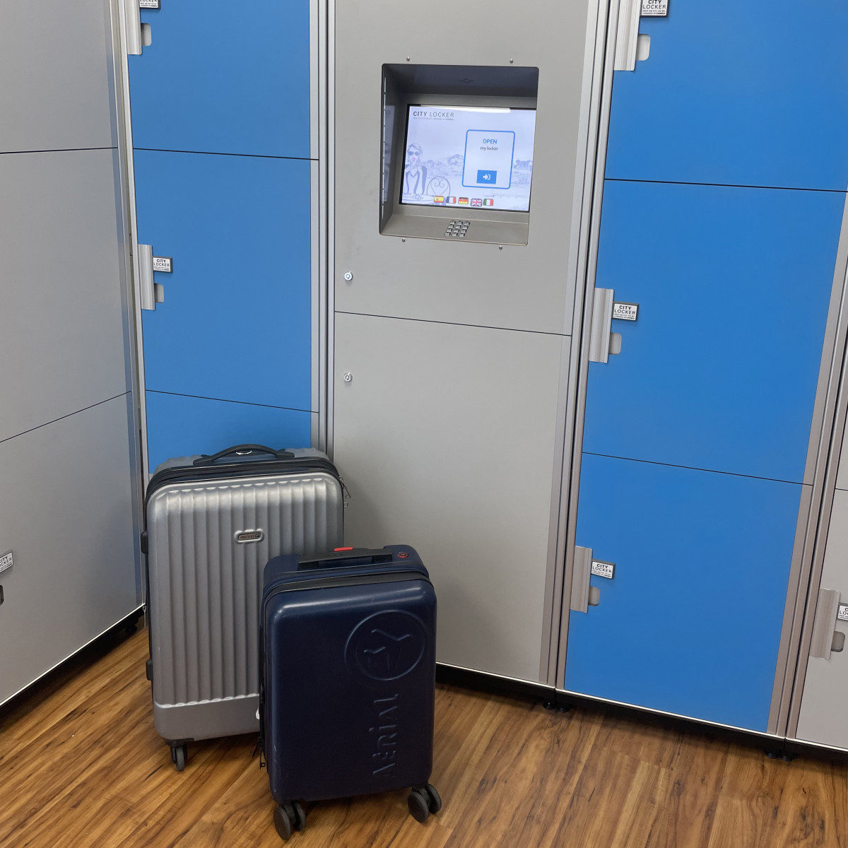 Automatyczna skrytka samoobsługowa z ekranem dotykowym i klawiaturą numeryczną